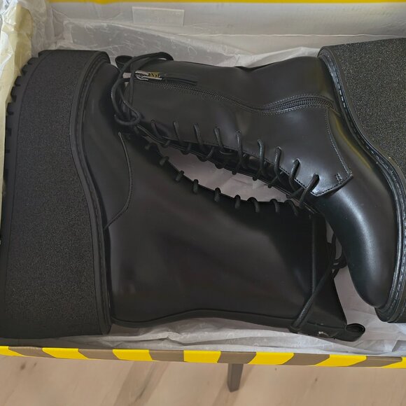 Brand New in Box Circus Slater Combat 8M - Picture 2 of 4